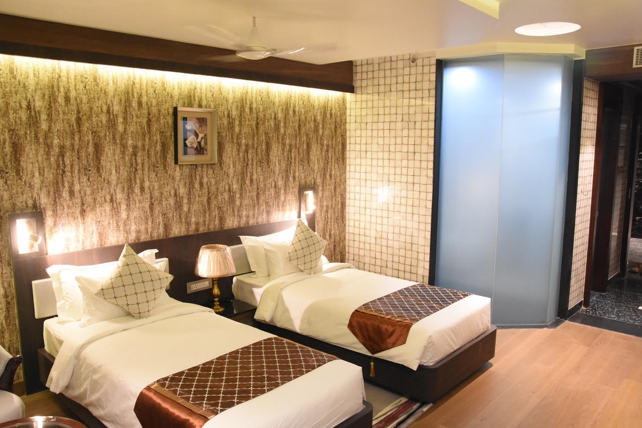 Costa Riviera Hotel Varanasi Exterior photo