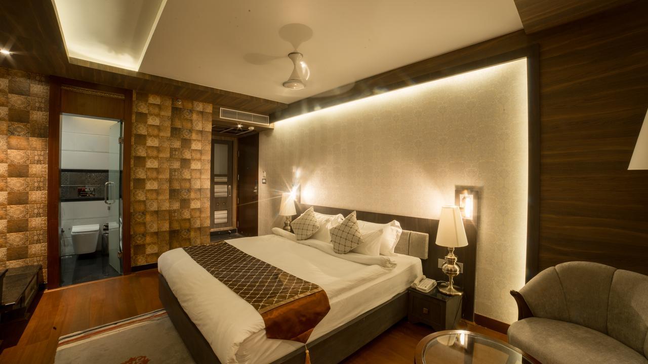 Costa Riviera Hotel Varanasi Exterior photo